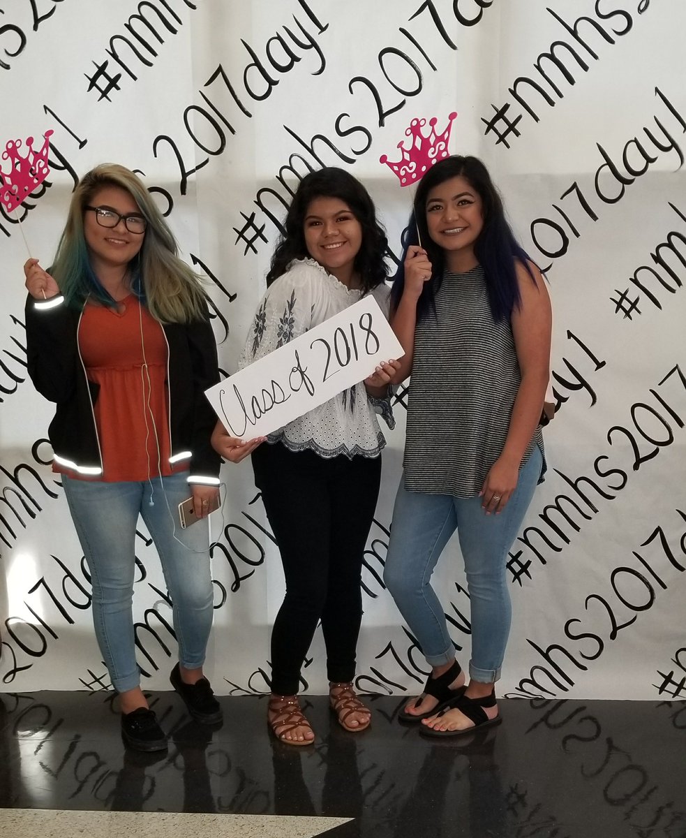 ayGGwhy's tweet photo. Last #nmhs2017day1 w my girls ❤ letskedditt 🦋 https://t.co/OP9z2R9tHC