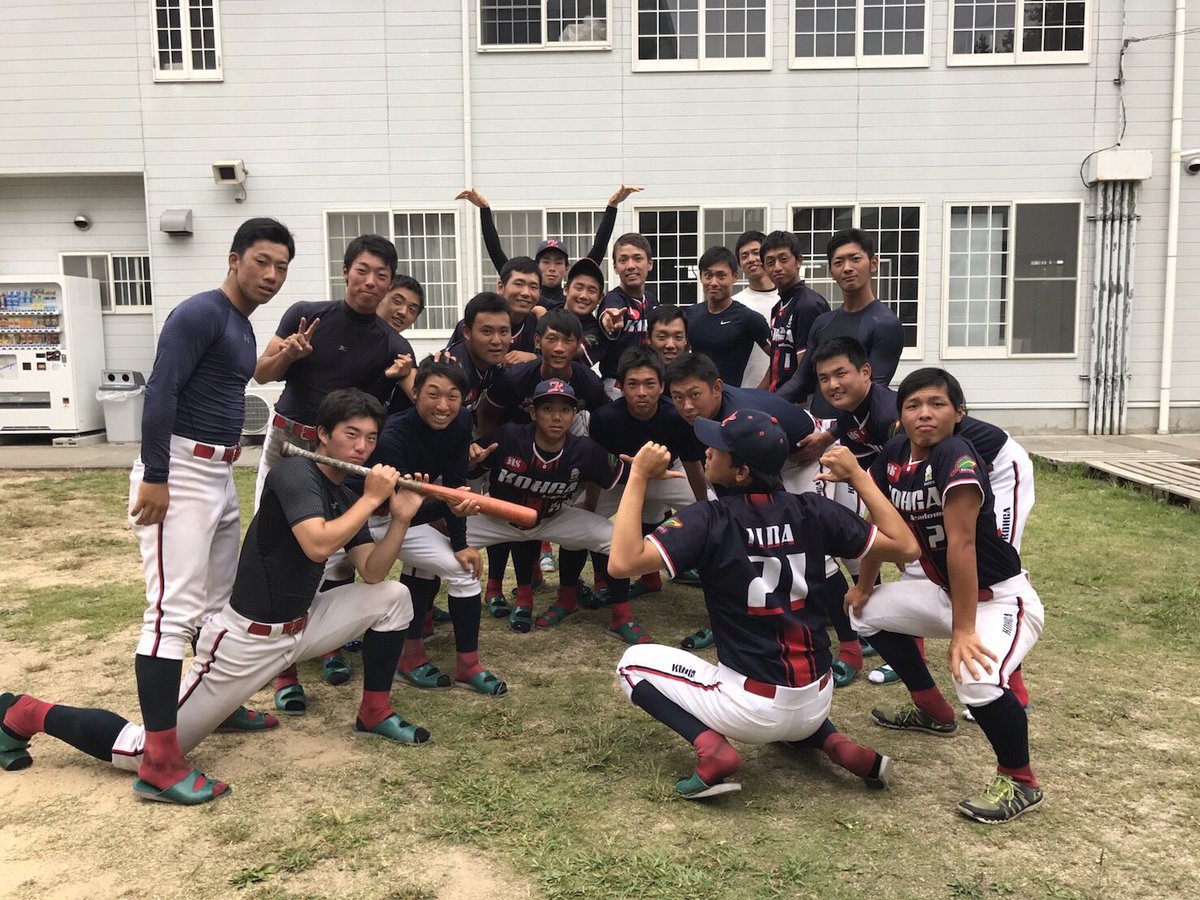 gafugafu1's tweet photo. 今日で引退しました。
1年の時は付いていくのでいっぱいで続けれるか不安やったけどなんとか1軍でやりきれたし試合も出さしてもらって幸せものです。
最後の大会で初めて見にきた親の前でも2日間で4安打出来たし良いもの残せました。
最高のメンバーと野球できた事が宝物です。 https://t.co/MGtGiSEAzM