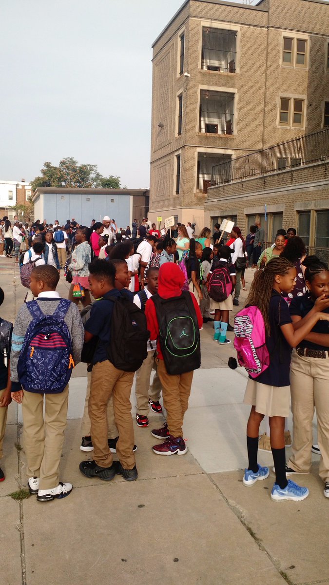 WilliamPennFdn's tweet photo. Students at Pennell Elementary preparing for the start of the 2017-2018 school year @PHLschools #PHLed #FirstDayPHL #PhillyGoesBack2school https://t.co/XhzspdTaIM
