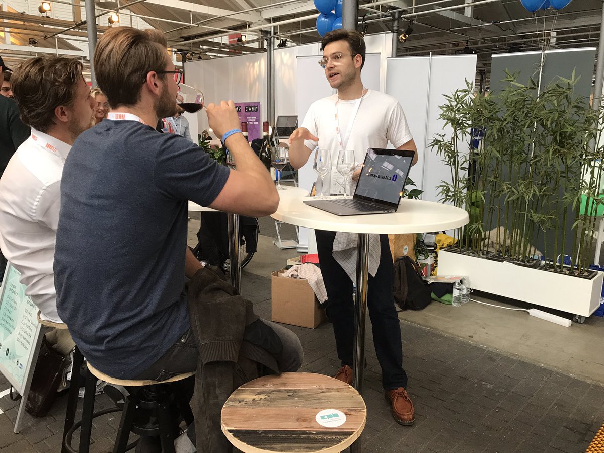 DisieDk's tweet image. The wine bar is open at @TechBBQ with @UrbanWineBox #cphftw #kphprojects #winelover