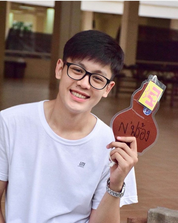 nucuteboy's tweet photo. น้องฟร้องมนุด ที่ร่ำลือในบีกินนิ่งวันนั้น สู่การประกวดเดือนในวันนี้ 
ฟร้อง - มนุษยศาสตร์
IG : mr_frong_
#ทีมนเรศวร #NUcuteboy https://t.co/7xheR7NhlE
