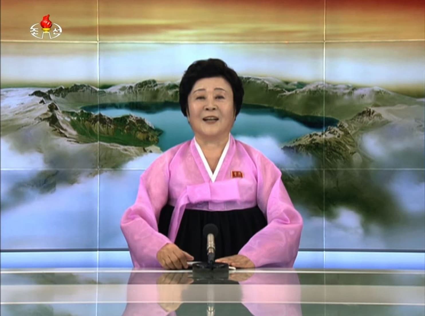 北朝鮮のニュース背景と 君の名は のあの景色が完全に一致 話題の画像プラス