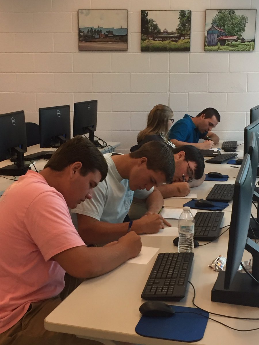 HeidiLevihd's tweet photo. My Google App students use #alphaboxes to review class material. @AynorHighSchool #ahsliteracy @Nseaver_13 @hayes_spires https://t.co/Qh9Ju56O6s