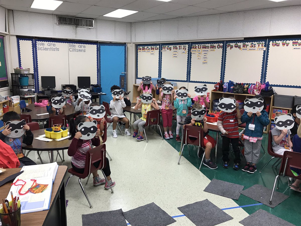 castorsclass's tweet photo. We loved listening to The Kissing Hand and making Chester raccoon masks! https://t.co/lPxelv7bS0