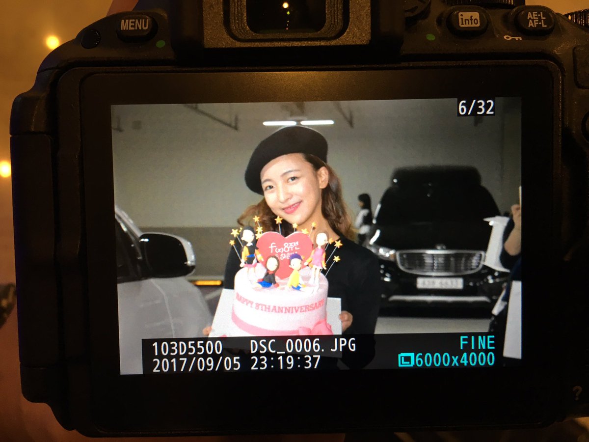 fx_support_JP's tweet photo. 8周年サポートのシュガーケーキとっても喜んで認証ショット撮らせてくれましたぁ💜😭 この写真はサポート参加者様にポストカードで送ります❗️ルナにpiquéとトムフォードの新作アイシャドウをプレゼントしたので、他のメンバーもpiquéで揃えました✨😆 ただ、アンバーの袋中身は鰻です笑 https://t.co/w0KVVLcbED