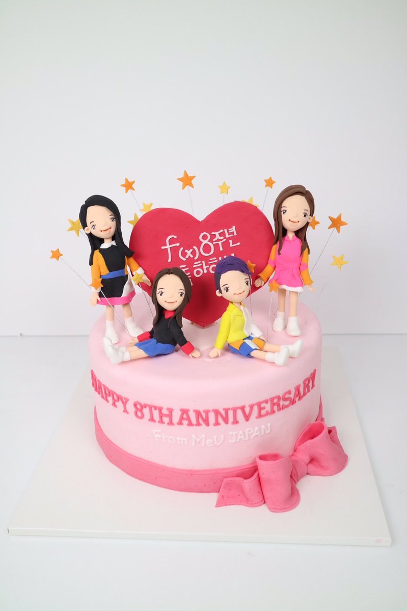 fx_support_JP's tweet photo. 8周年サポートのシュガーケーキとっても喜んで認証ショット撮らせてくれましたぁ💜😭 この写真はサポート参加者様にポストカードで送ります❗️ルナにpiquéとトムフォードの新作アイシャドウをプレゼントしたので、他のメンバーもpiquéで揃えました✨😆 ただ、アンバーの袋中身は鰻です笑 https://t.co/w0KVVLcbED