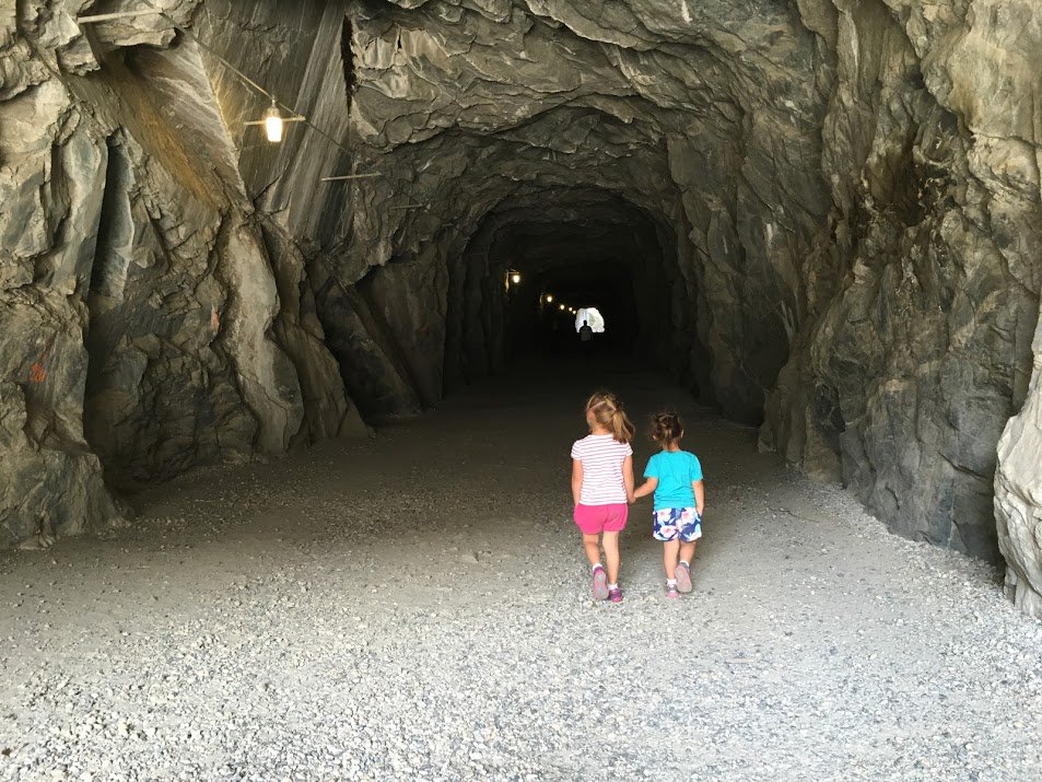 NewInnocents's tweet photo. Let them wander. @YosemiteNPS   #everychildanexplorer #hetchhetchy #hikelikeagirl #mightygirls #notraisingprincesses https://t.co/3f5b6rCf1i