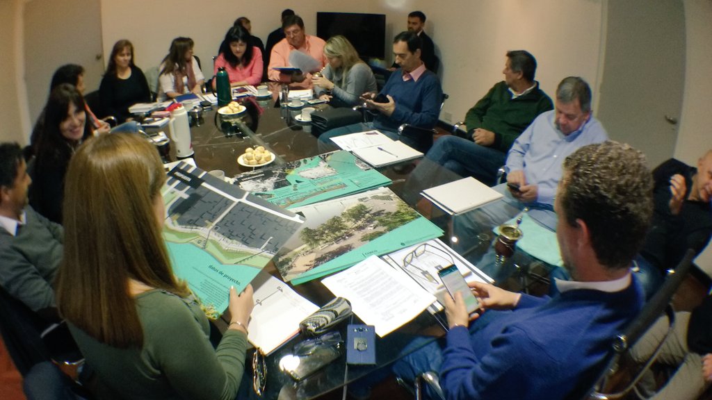 minpatchaco's tweet photo. La ministra @mali_serrano junto al Min. De @Min_Infra_Chaco Fabian Echazarreta y al titular de #APAchaco, @pacozisuela definiendo acciones. https://t.co/EbXjD8dxuP