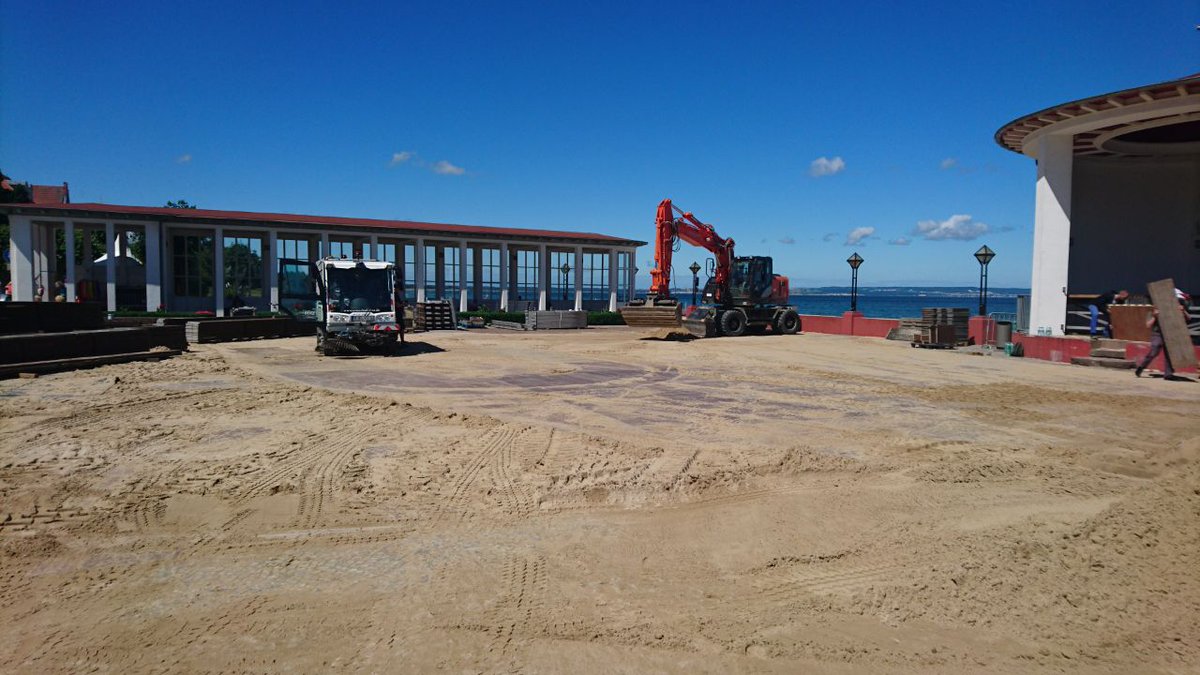DulevoSweeper's tweet photo. Too much sand to sweep? Definitely not a problem for our Dulevo 6000! https://t.co/3H41FG3hcH