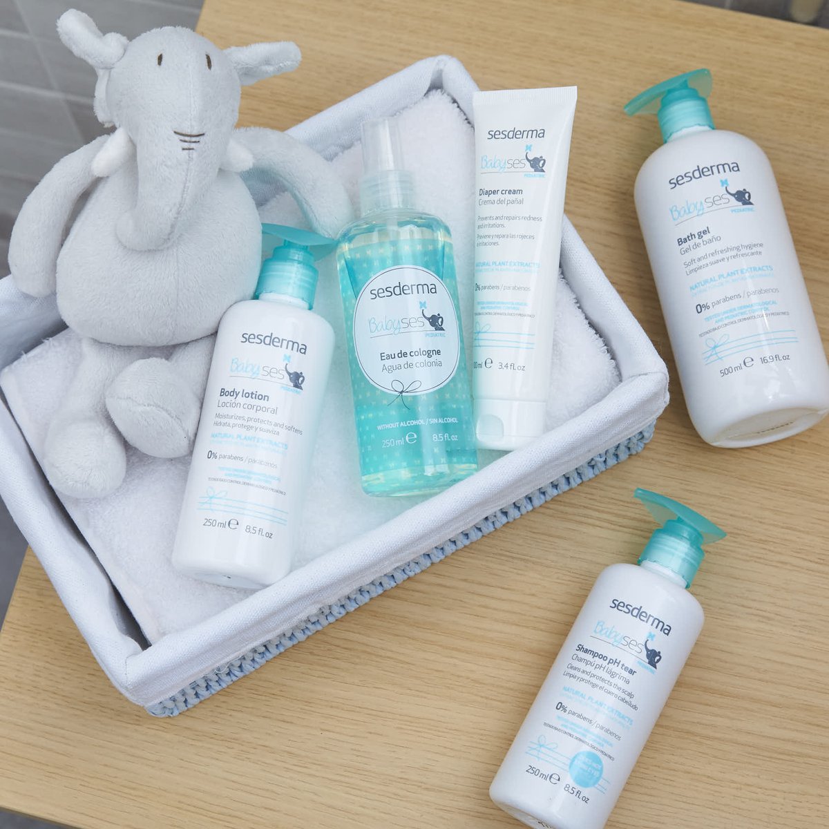 sesderma's tweet photo. Mima la piel de tu bebé con #Babyses. Con activos naturales que la hidratan, calman y regeneran...un momento único👶🏼💙https://t.co/Rbrd2aDXgi https://t.co/qTOl1LfvJ6