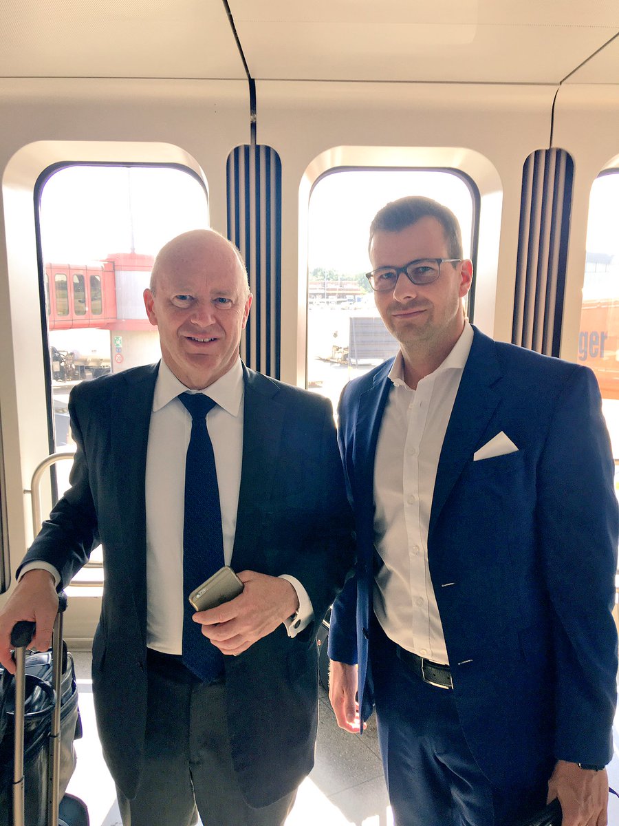 sascha_dewald's tweet photo. Die Verspätung am Flughafen verbringe ich ja am liebsten mit Key Account Management #FinReachRocks https://t.co/fFJPXZZuJ7