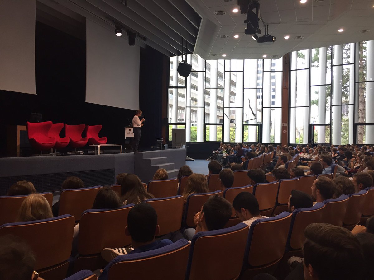 OliviaSAMBATH's tweet photo. Présentation de nos programmes d'égalité des chances @CDardelet aux heureux étudiants admis sur concours @essec #PQPM #engagement #tuteurs https://t.co/Zt7WaZiDtx