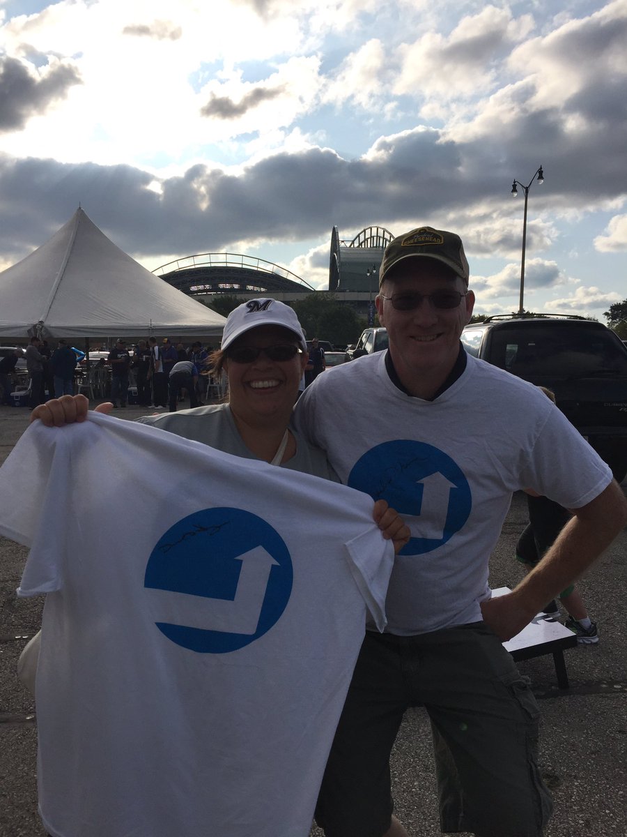 NPBlueChip's tweet photo. Good thing they brought some extra shirts!🌬We are excited about this winning team! The Brewers are ok too. https://t.co/sN1CZyIXR0