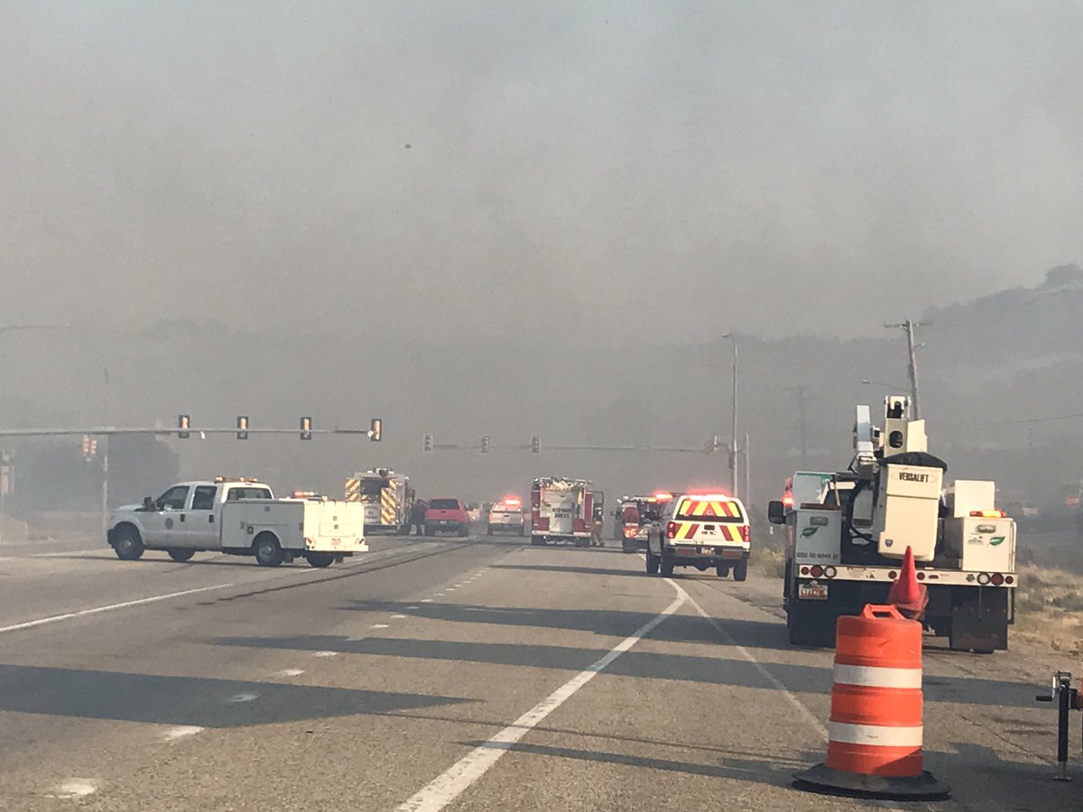 Derek_Photog's tweet photo. The view of the thick smoke on the #WeberFire at the road closure https://t.co/5LGiOXoWmt