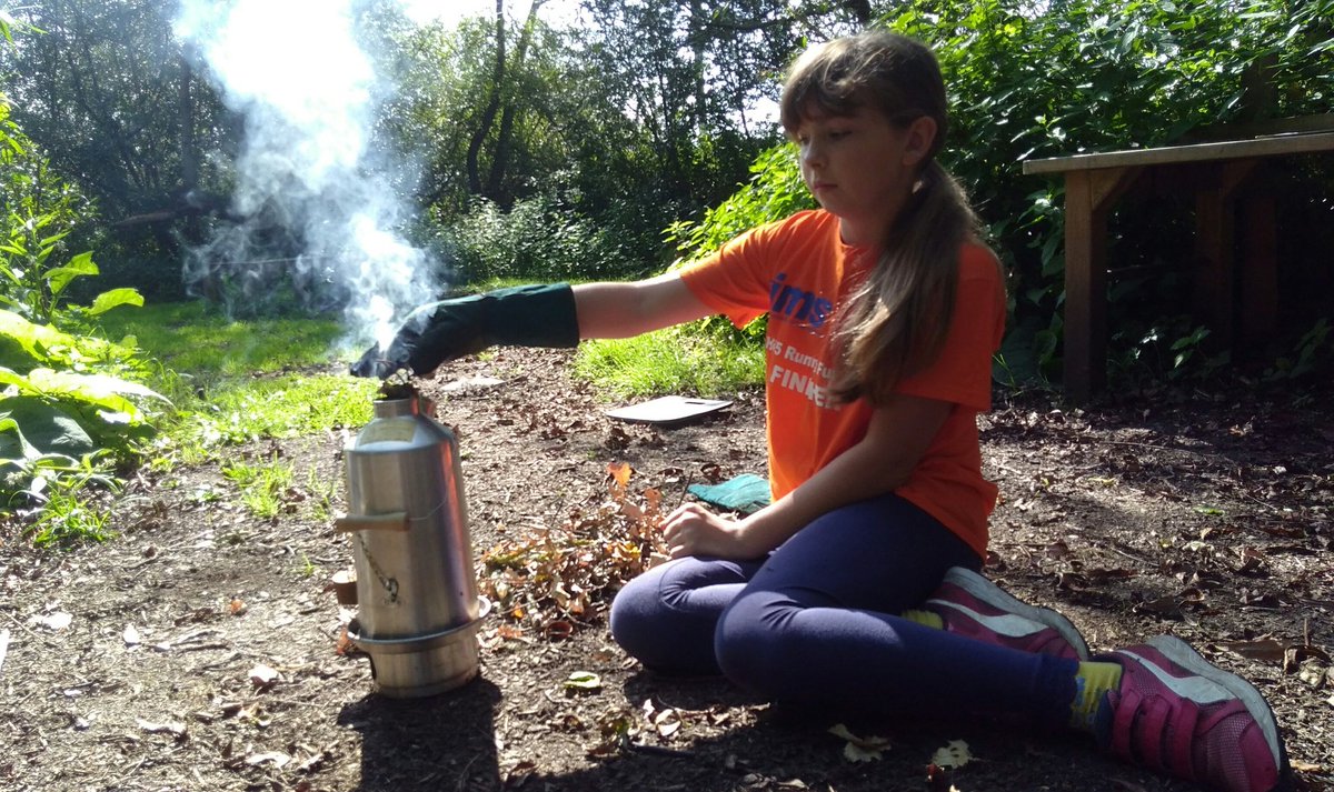 Spending time in nature learning bushcraft skills is great for health &amp; wellbeing! Retweet if you agree 🌳🔥☕🍃🙃
