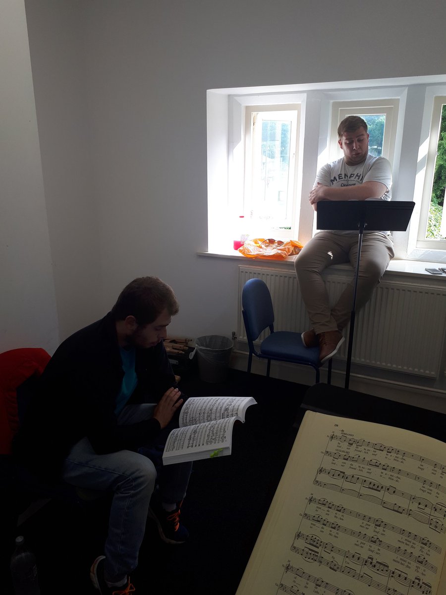 SimplyOpera's tweet photo. #SOCosì music rehearsals continued this afternoon with the gentlemen of the cast. Ferrando and Guglielmo are sounding excellent! https://t.co/Jz80MVjIpQ