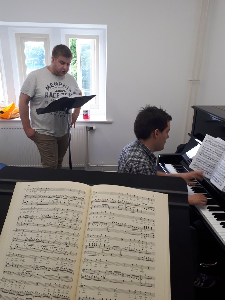 SimplyOpera's tweet photo. #SOCosì music rehearsals continued this afternoon with the gentlemen of the cast. Ferrando and Guglielmo are sounding excellent! https://t.co/Jz80MVjIpQ
