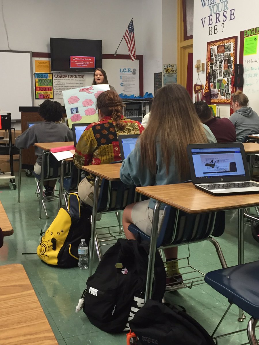 DarleneBoudwin's tweet photo. Students providing feedback to student presenters via shared Google docs. Good use of technology in Mrs. Bernard's class. @julieboobernard https://t.co/zPQFFwVH6d