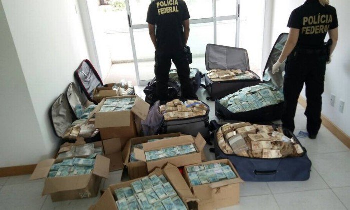 PF encontra malas de dinheiro em suposto ‘bunker’ de Geddel glo.bo/2wEanPS #JornalOGlobo