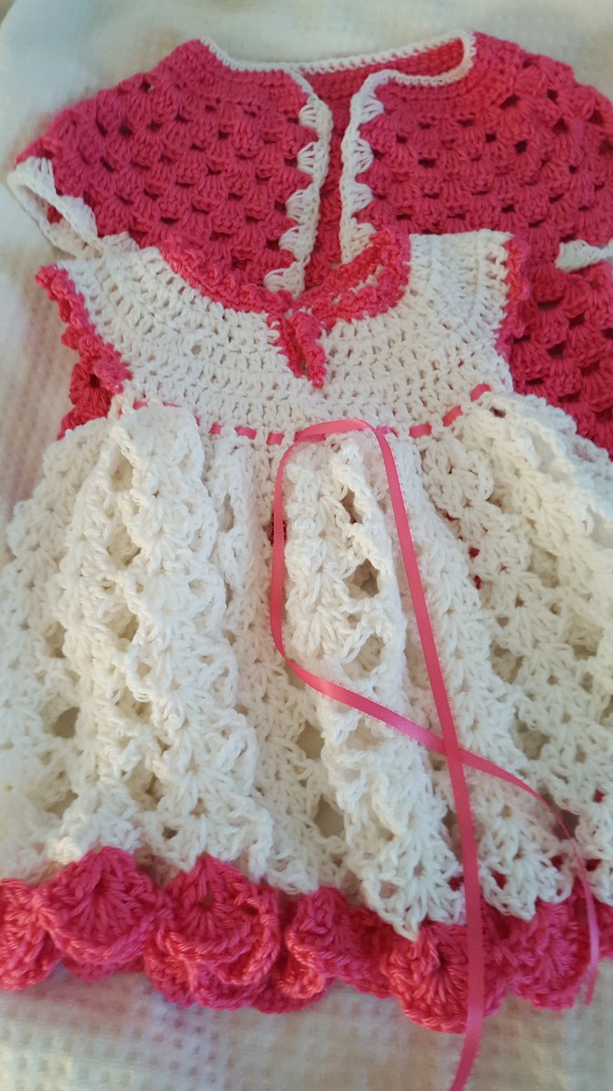 Baby 2 pc set handcrafted. 
Crochet 2 pct outfit.