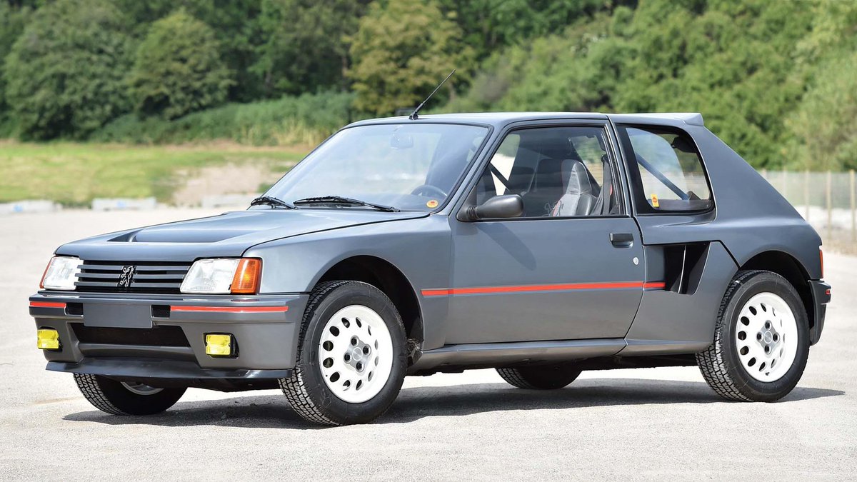 peugeotpomeda's tweet photo. #Peugeot fabricó 200 unidades de la versión de calle del 205 T16 con motor central sobrealimentado de #200cv #peugeot205 #FelizMartes https://t.co/o24TkBiJ4u