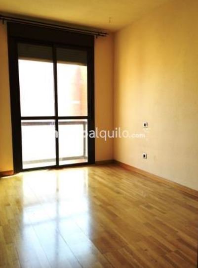 MuchoAlquilo's tweet photo. Piso de obra seminueva de 70m2 y 3 habitaciones en #Móstoles. Salón, cocina equipada y baño. Exterior. 640€/mes. https://t.co/qlDSDKQVW3 https://t.co/Q7mqf9Jjpa
