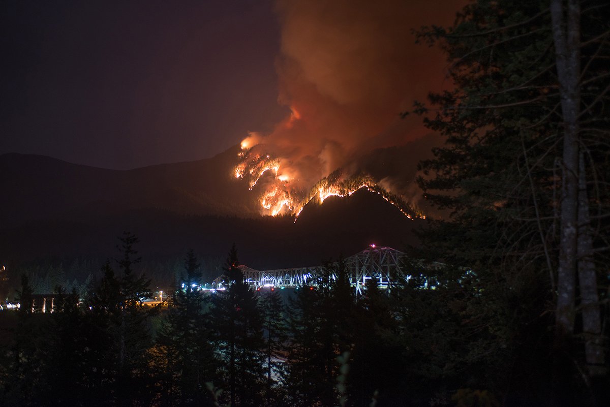 KATUNews's tweet photo. Some incredible photos just in to our newsroom from the #eaglecreek fire. Shot by web producer @tristanCF #LiveOnK2 https://t.co/PuiaeMvkTu