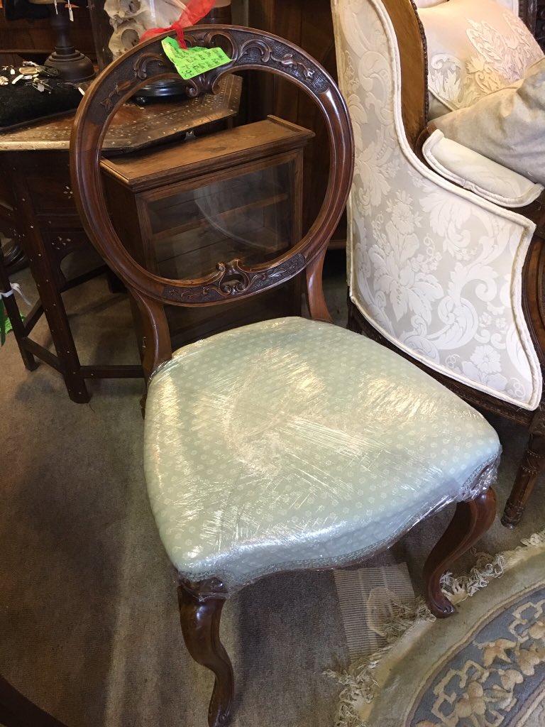 AntiquesFarnham's tweet photo. Set of 6 #Victorian #walnut #balloonback dining #chairs with cabriole front legs & carved back rails. Recently re-upholstered. £795 https://t.co/rc9beGyMxB