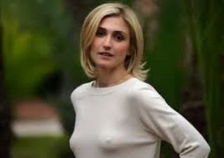 PandoraTourTour's tweet photo. Julie #Gayet,  ex #girlfriend of #Hollande … https://t.co/v3hGDc4B5y https://t.co/XaSlYQlIIr