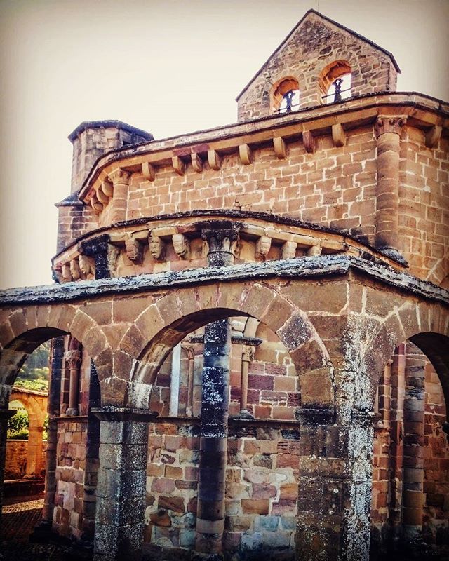 La preciosa, mágica y misteriosa Iglesia de Santa María de Eunate, en #Navarra... goo.gl/5C2xya (By @suiteavalon / Instagram)