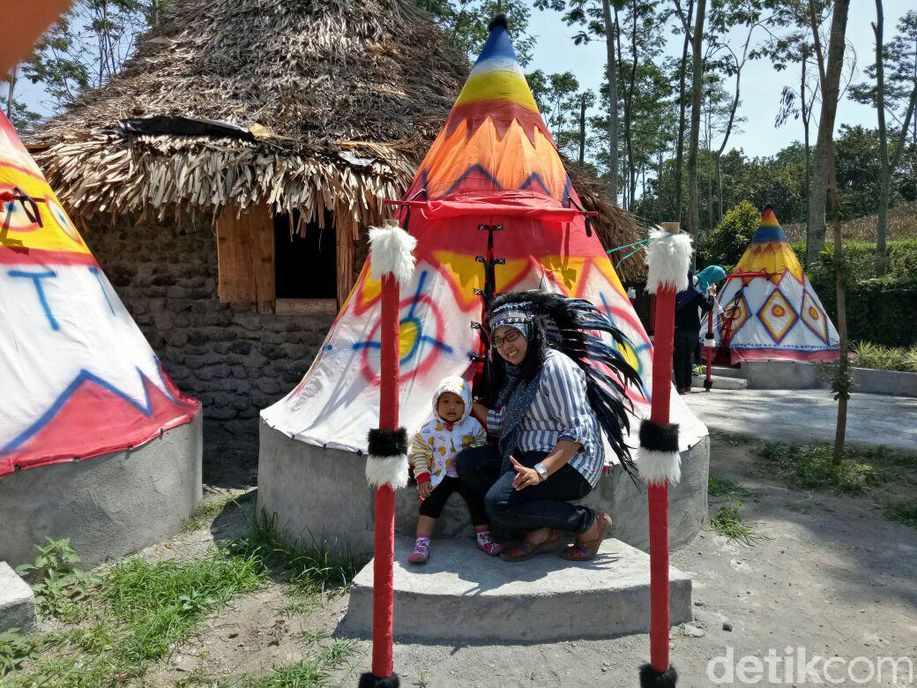 detikTravel's tweet photo. Kampung Indian, Tapi di Kediri https://t.co/gOKb2mykzW https://t.co/eEBNX0GD5i