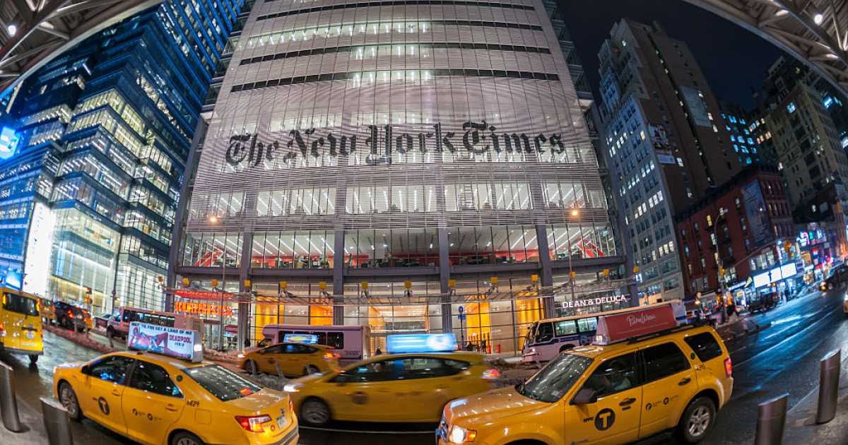 R_Wing_News's tweet photo. BIAS: New York Times Runs 1,300-Word Story On Corrupt Democratic Senator. They Somehow Forget To Mention He's A… https://t.co/iFJVz5FFPc https://t.co/pC0TEQ3rNm
