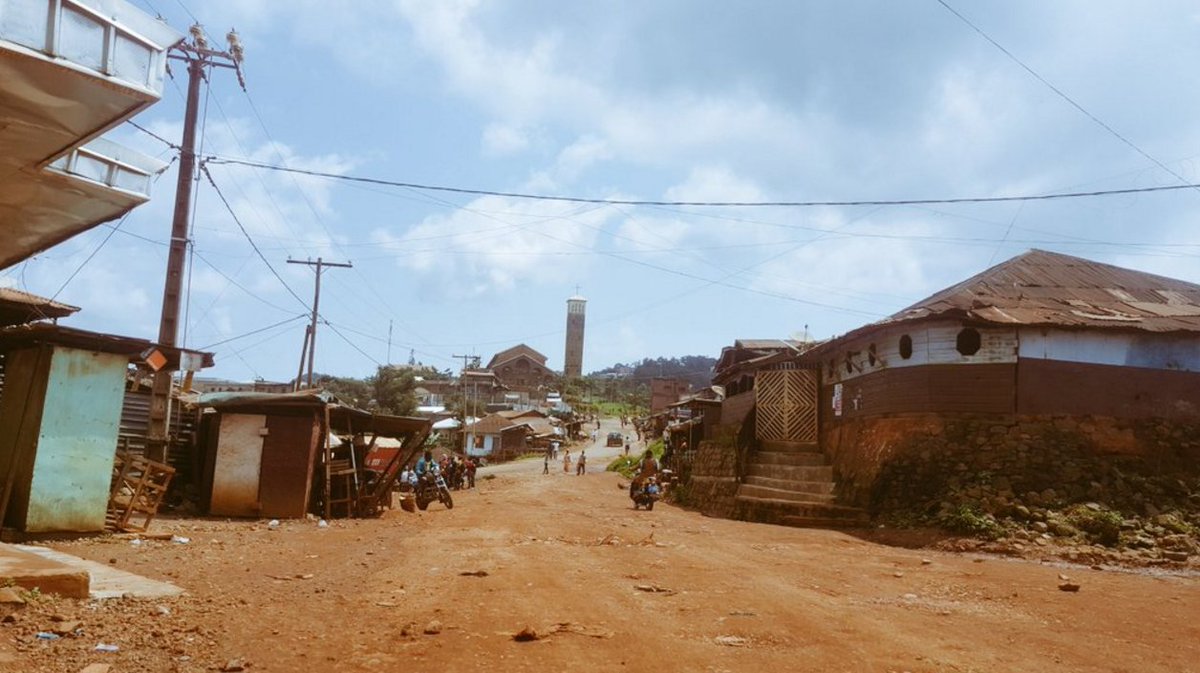 via_LeahHarding's tweet photo. Kumbo, city in NW #Cameroon, deserted for day 2 of #GhostTown. English speakers boycotting #BackToSchool in French speaking classrooms. https://t.co/fmXu6HuDMK