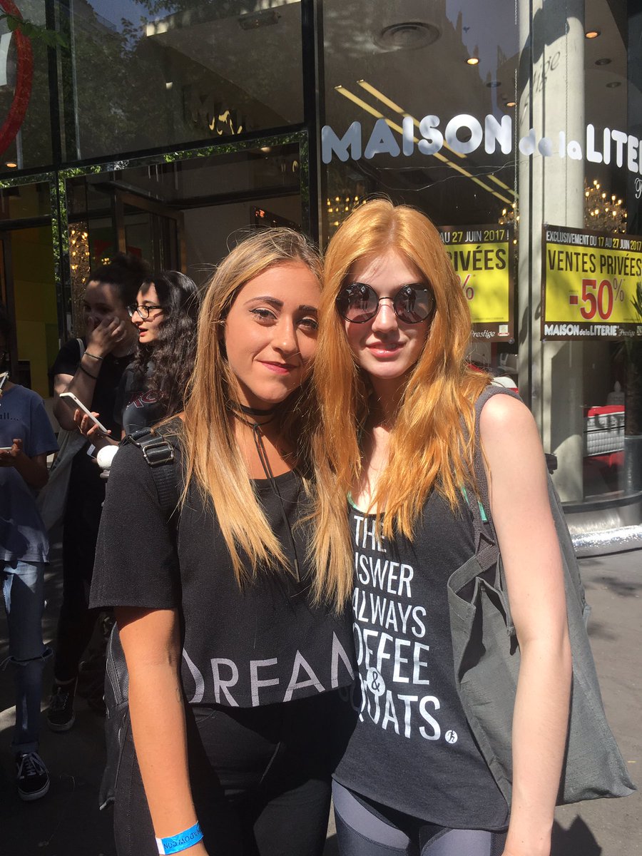 rvmitri's tweet photo. my queen🌻 @Kat_McNamara #THOSCON2017 https://t.co/EbdD1kEK4a