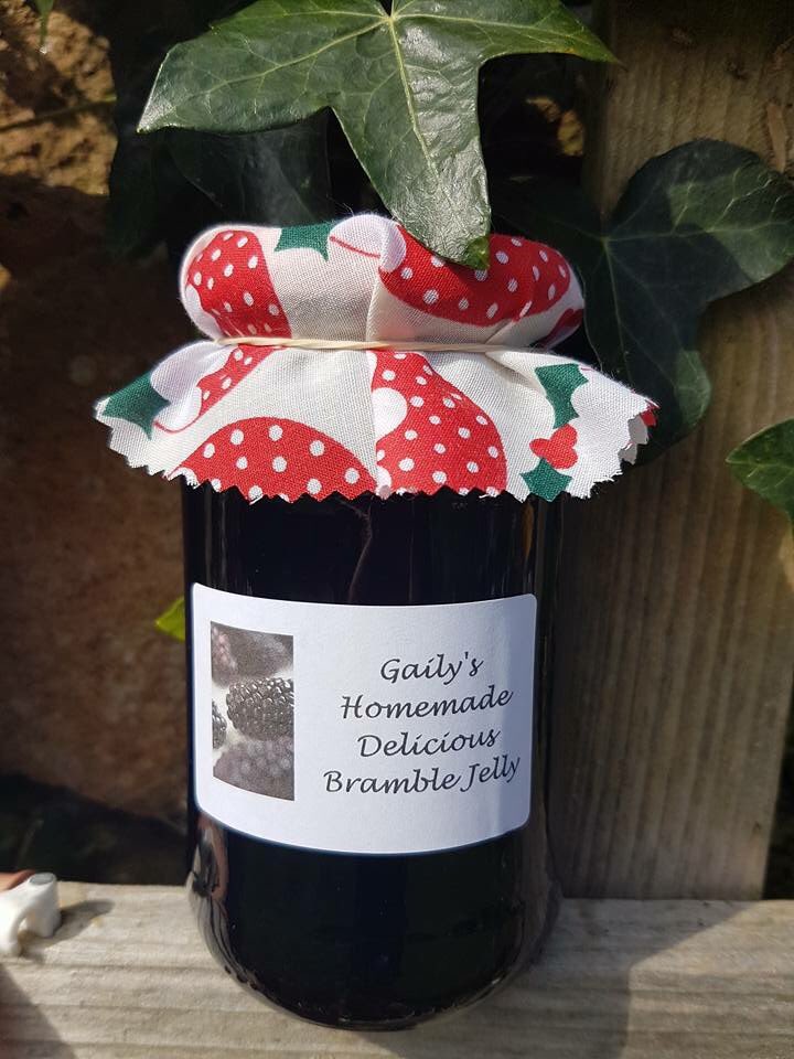 ctownxmaslights's tweet photo. #homemade #bramblejelly #forsale @ Numerodix Hairsalon all proceeds to #campbeltown @ctownxmaslights #fundraiser #thankyou 🤶🏻🎅🏼👨🏻‍🍳🎄 https://t.co/DNjRmxhfR6