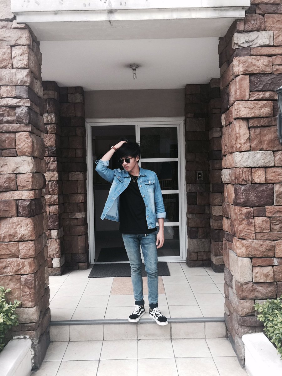 jestinlife's tweet photo. RT if you missed someone right now 🙈 https://t.co/qgD8KjbS01