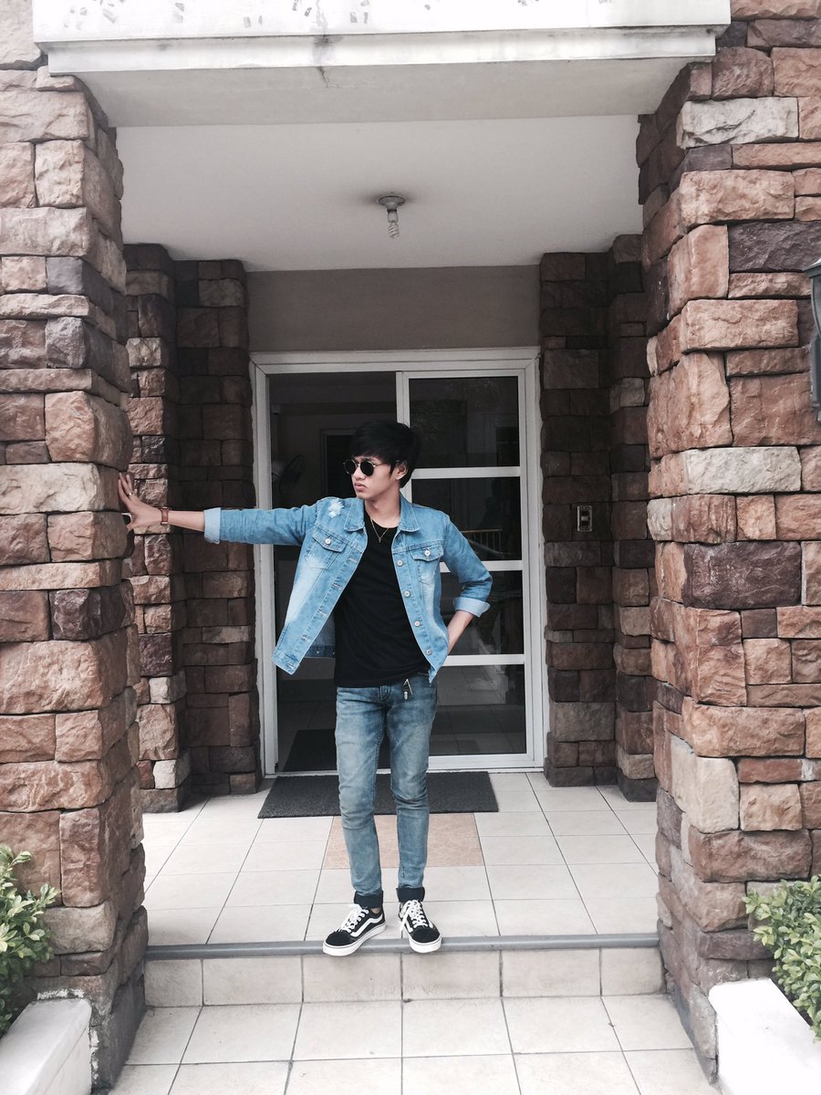 jestinlife's tweet photo. RT if you missed someone right now 🙈 https://t.co/qgD8KjbS01