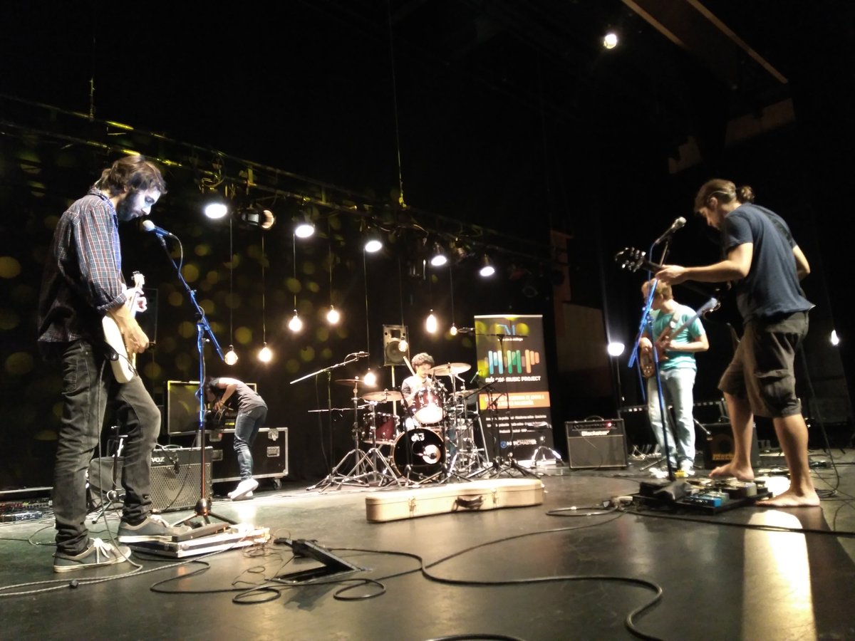 mlgmusicproject's tweet photo. 🎧🎛🎙 Prueba de sonido del cuarteto @Dirty_Army_Band #rock #MMPtv #música #jóvenestalentos #MálagaMusicProjectTV https://t.co/MGeD5QQr5c