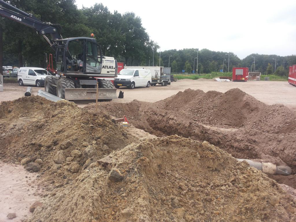 RoyVeneman's tweet photo. Voorbereiding #fase2b riool, mantelbuizen, uitleggers @ReefInfra @Bredenoord_NL @kooikerinfra https://t.co/7C9SBdvRcT