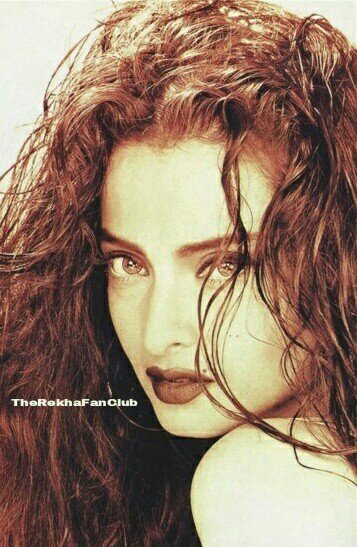 TheRekhaFanclub's tweet photo. Gentle &amp; Passionate...The Intriguing #Rekha ji❤💋💙 https://t.co/VSex2e6WKI