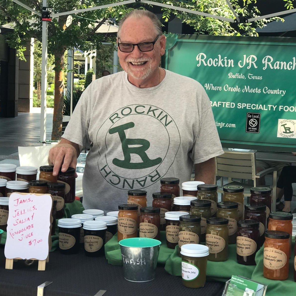 Rockin_JR's tweet photo. Ray said to tell y'all "Good morning"

#smallbatch 
#GoTexan 
#wine 
#spicy
#jelly
#gift
#artisan 
#TexasStrong https://t.co/PLsGsDPrYL