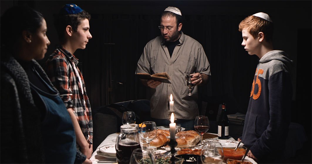 Merefilmpreis's tweet photo. 'Durch den Vorhang' - zu sehen am 14.9. im Abaton in HH #DMFP16 #ABATONKino #hamburg_de #Termine_Hamburg #SzeneHamburg #KulturlotseHH https://t.co/3cykPu0qS4