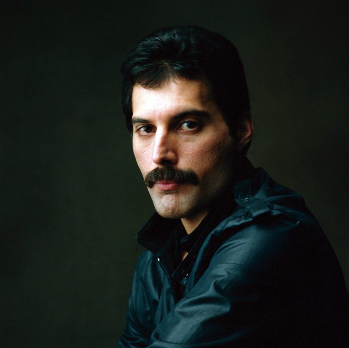 S2 Happy birthday, Freddie Mercury (September 5, 1946) 