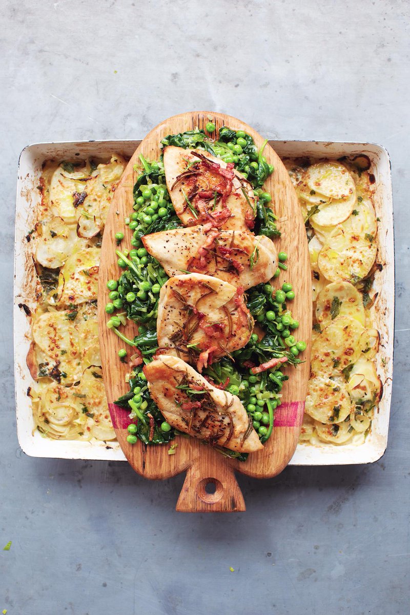 jamieoliver's tweet image. Juicy chicken and bacon, fresh veg and creamy potatoes... ready in 15 minutes it'll be a family winner! jamieol.com/1ftHpq