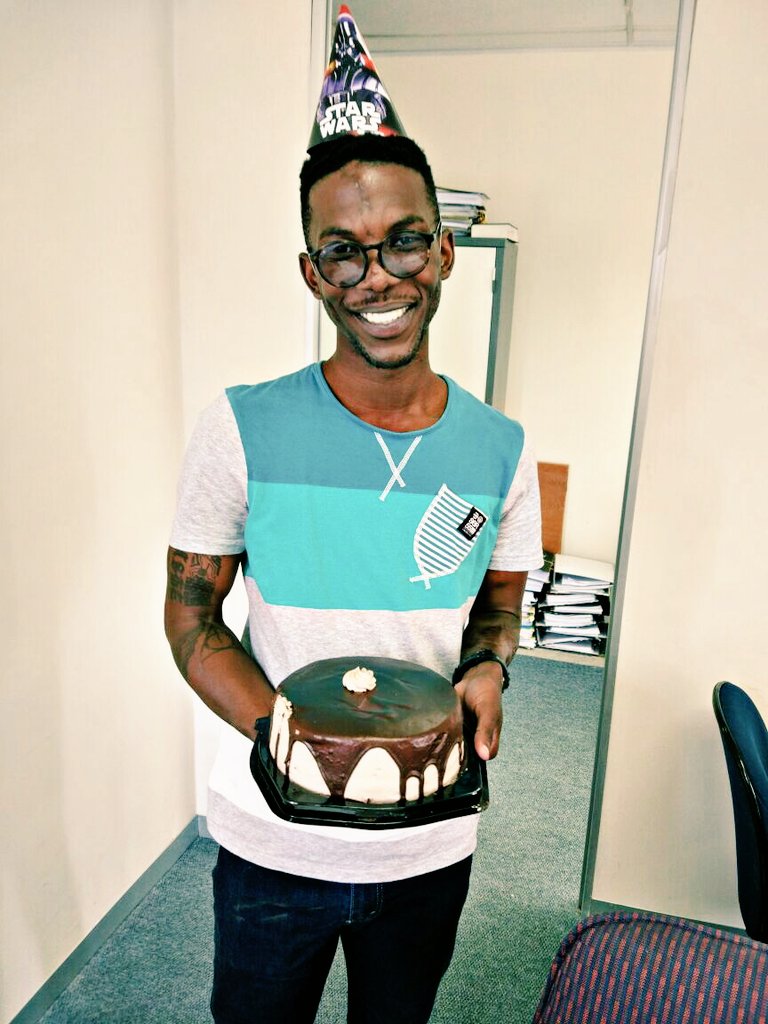 ndamee_agency's tweet photo. A warm birthday to our Lead designer! Let's have cake🎈🎂 #birthday #leaderex2017 #designer #SandtonStepsUp https://t.co/WTH4c2CZiQ