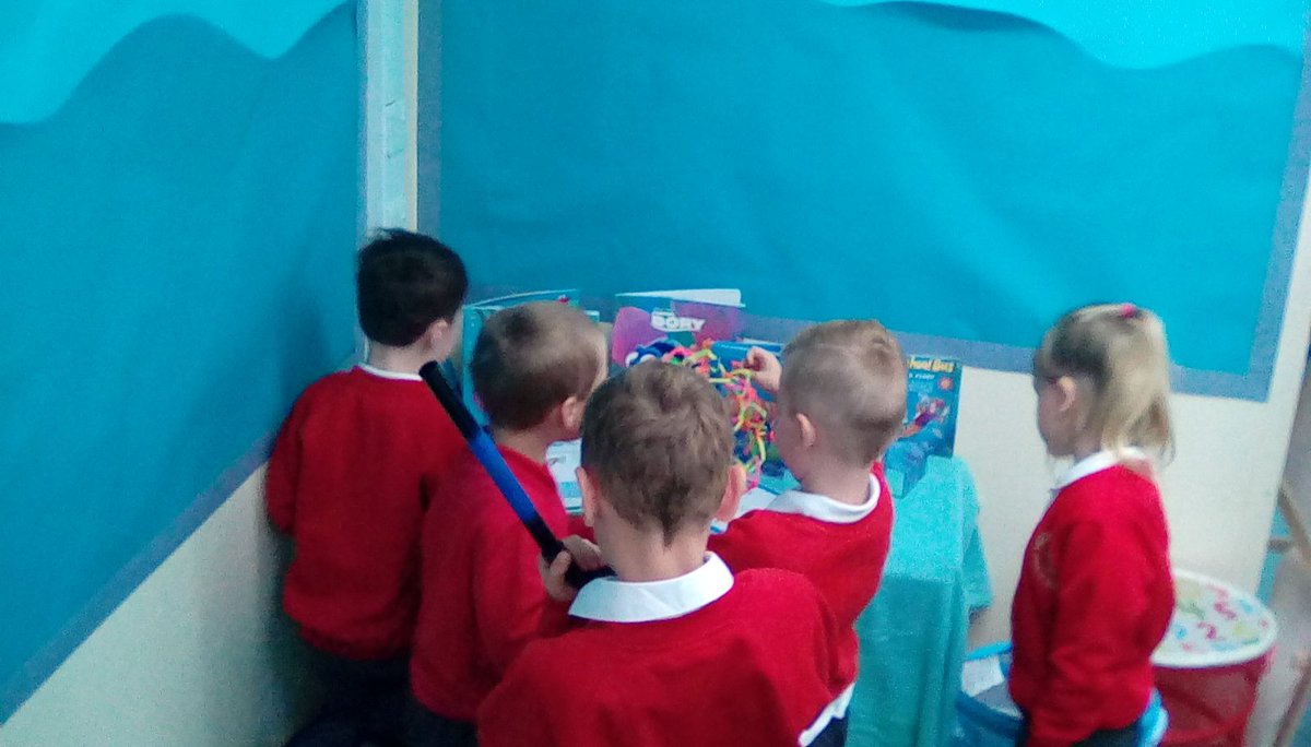 sproatleyschool's tweet photo. #Year12 have been enjoying their new classroom!  #oceandivers https://t.co/V7JFXIfrK5