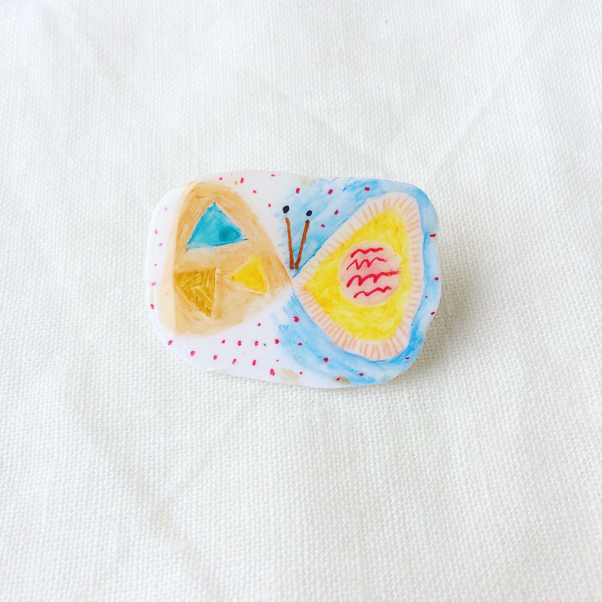 mintknit's tweet photo. ちょうちょのピンバッチ���ひとつひとつを手描きして焼き縮めているので全て一点ものです。お気に入りのものを探してみてくださいね♫

#mintknit #minne #minneで販売中 #ちょうちょ #蝶 #ピンバッチ https://t.co/xqsLl0ClTn
