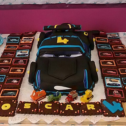 CUPdeCUPCAKES's tweet photo. Mas cositas reposteras de este verano!!  Tarta de Jackson Storm!! #Cars3 #tartas #cakes #jacksonstorm #reposteria #yummy https://t.co/fH0BEGDIGo