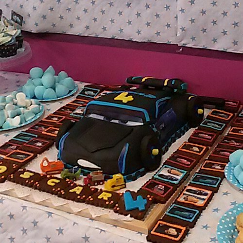 CUPdeCUPCAKES's tweet photo. Mas cositas reposteras de este verano!!  Tarta de Jackson Storm!! #Cars3 #tartas #cakes #jacksonstorm #reposteria #yummy https://t.co/fH0BEGDIGo