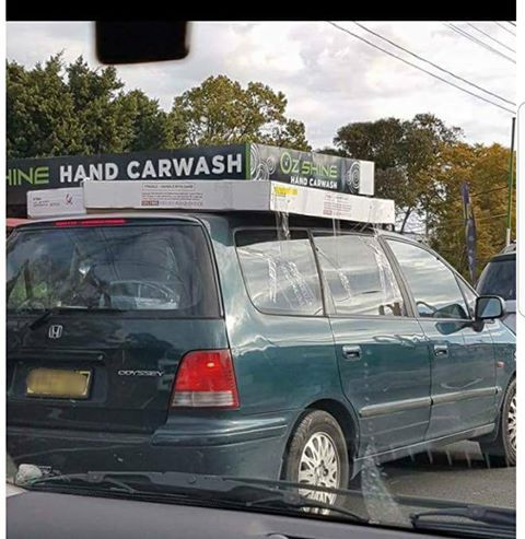 joltmycar's tweet photo. No roof racks? No worries, use sticky tape. #loadfail https://t.co/s5qeYslDwl